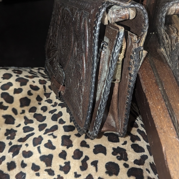 Vintage and tooled Women’s Extra Large Clutch Style organizer unique - Picture 7 of 7